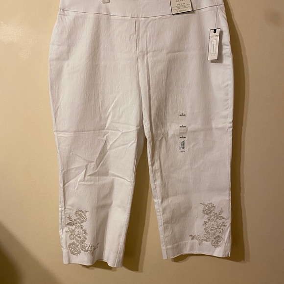 Nwt Dana Buchman Slimming Capri White 